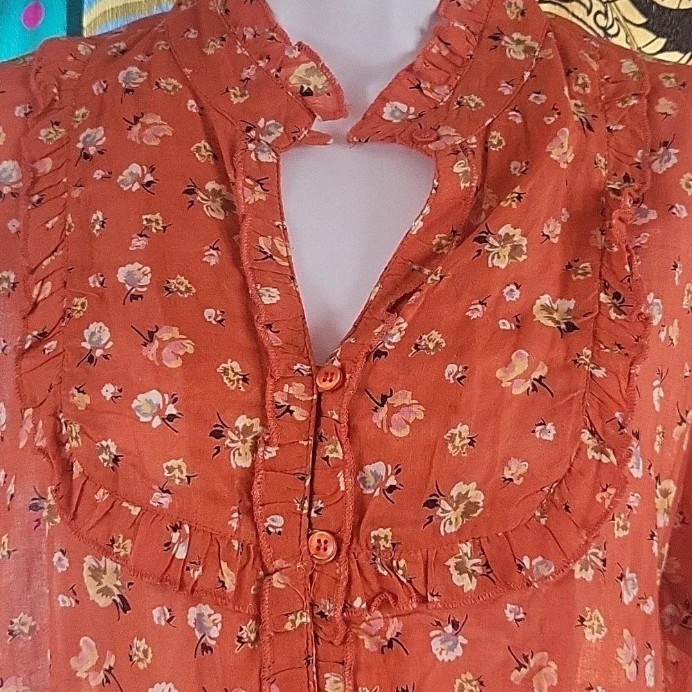 Lightweight Floral Ruffle Top - Picture 2 of 5
